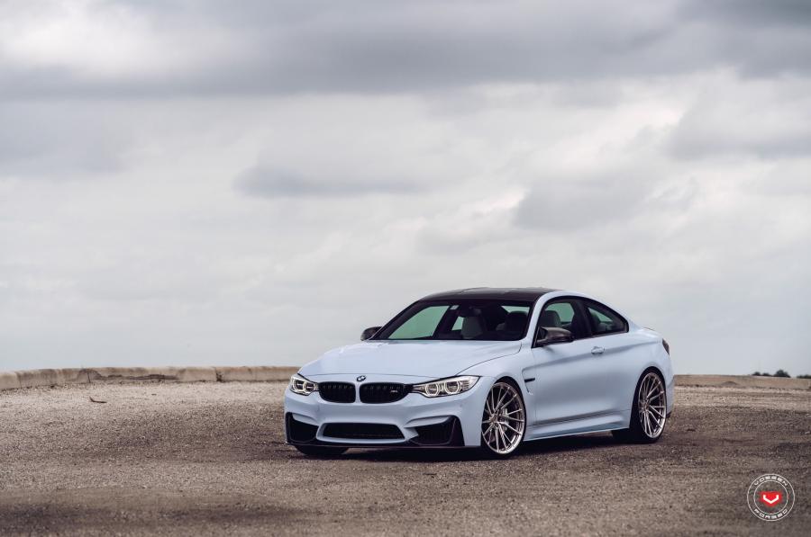  BMW M4 Coupe on Vossen Wheels (M-X4T) 2019 года  (фото 7 из 19)